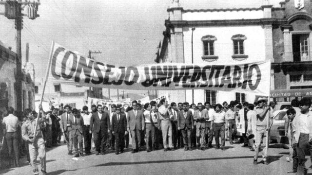 Marcha universitaria en Nuevo León