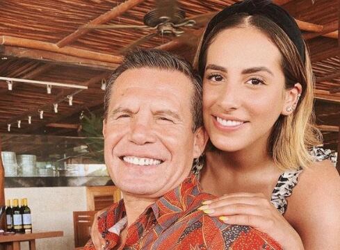 Nicole junto a su padre, Julio César Chávez
