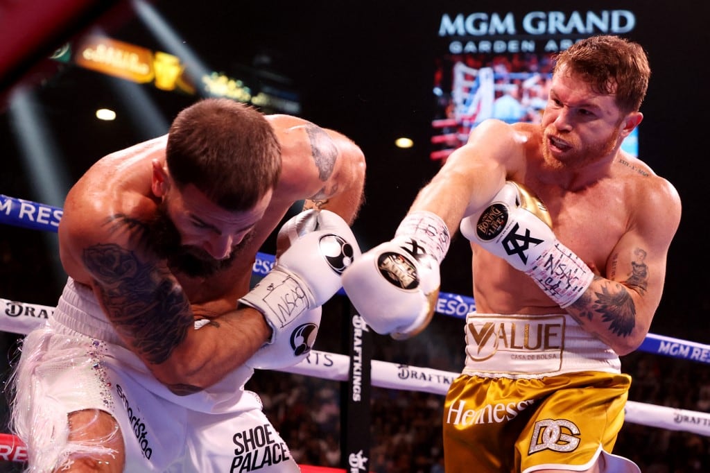 Canelo Álvarez vs Caleb Plant