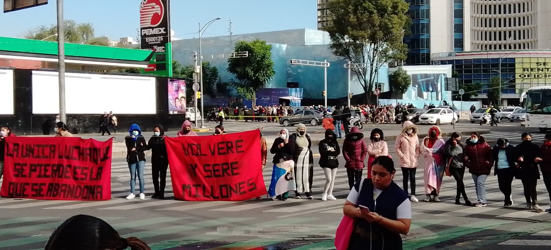 Bloqueo Avenida Insurgentes por parte de normalistas lleva 28 horas