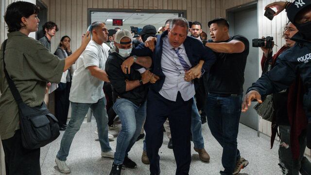 Brad Lander, candidato a la alcaldía de Nueva York fue detenido por ICE por ayudar a migrante en Estados Unidos