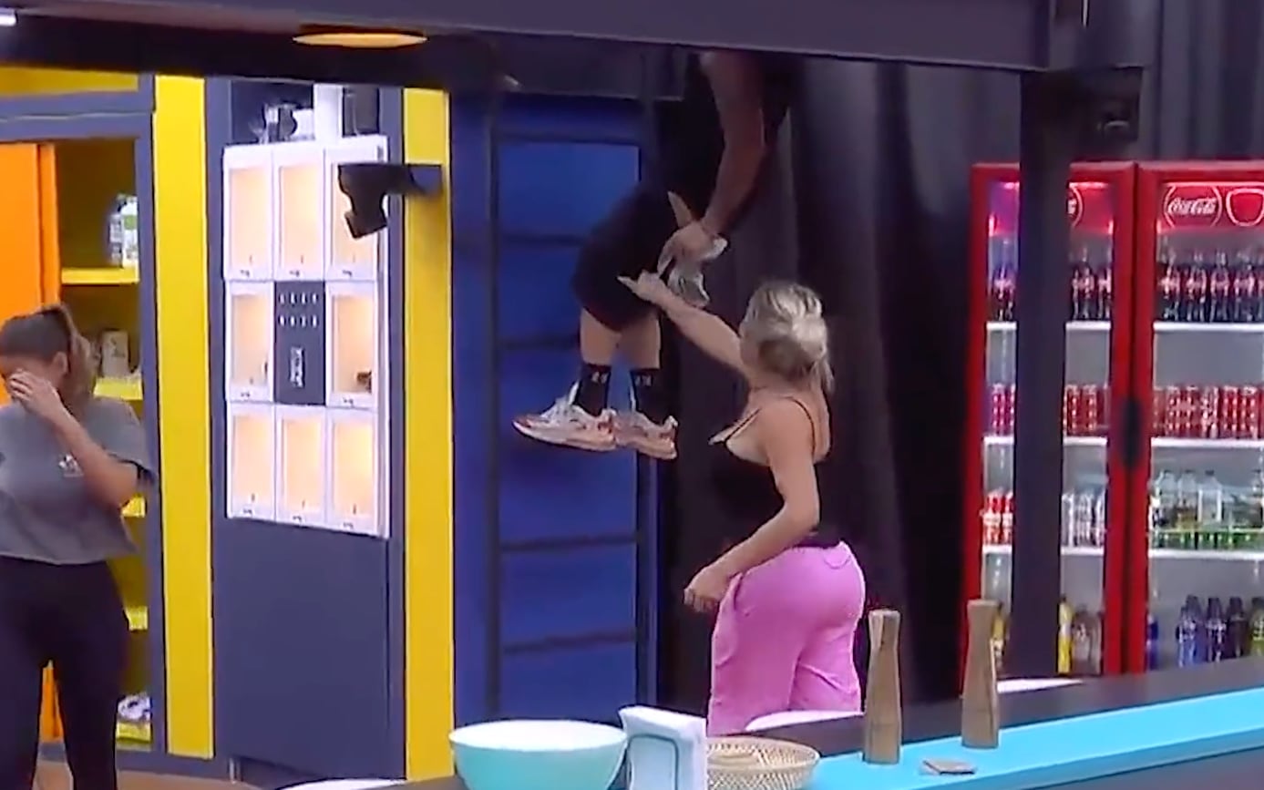 Wendy Guevara deja a Nicola Porcella en boxers y hasta lo sabrosea