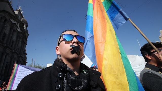 Pareja gay denuncia intento de linchamiento a manos de taxistas en Oaxaca