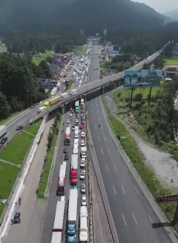 Bloqueo en la autopista México - Toluca