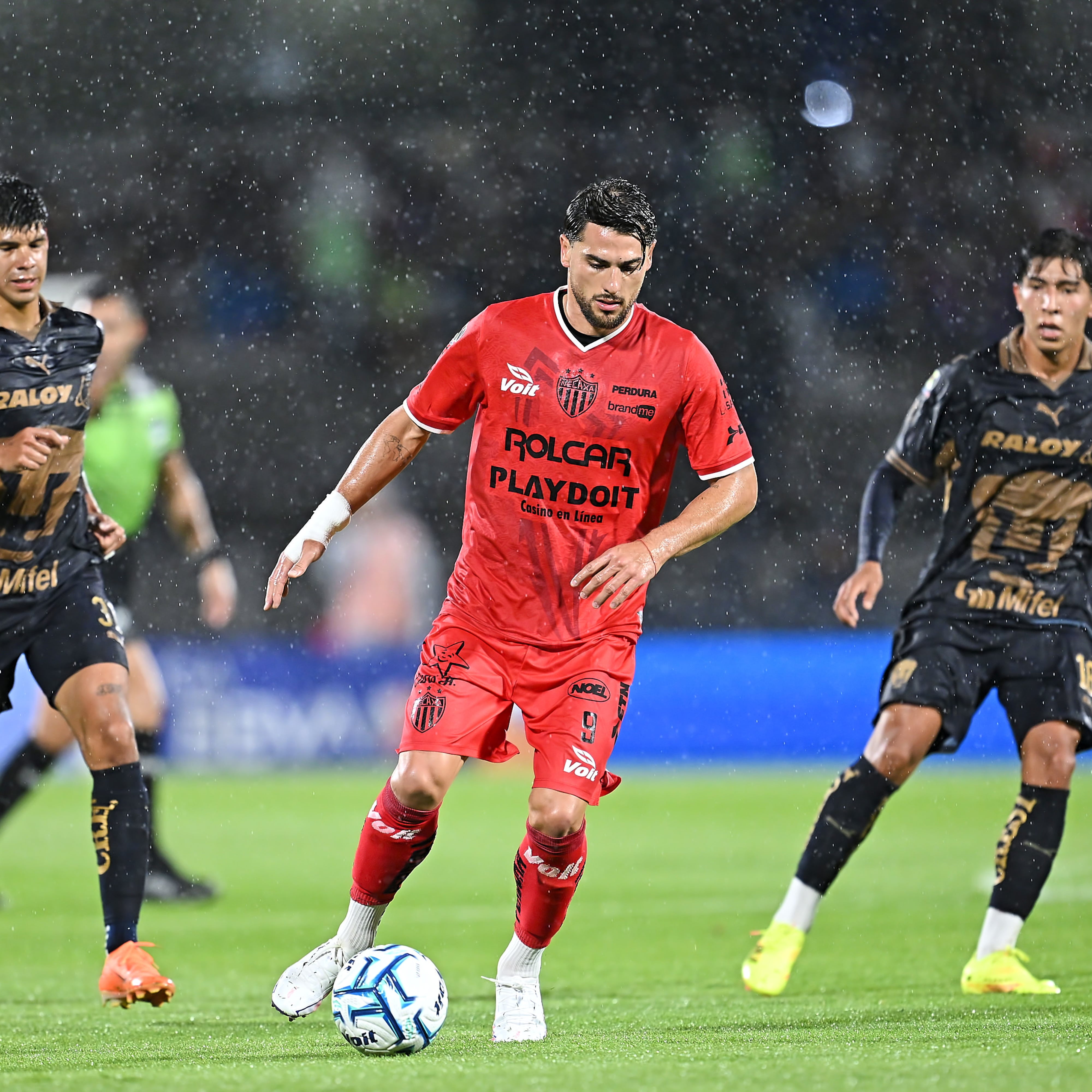 Pumas rescata un empate 1-1 ante Necaxa en el cierre de la Jornada 5