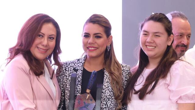 Evelyn Salgado, gobernadora de Guerrero, al centro