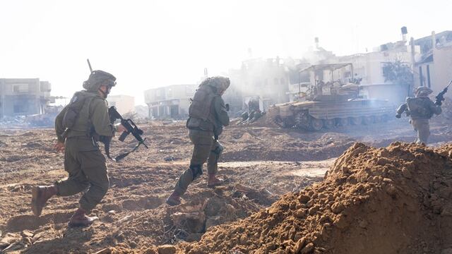 El Ejército israelí anunció este martes que ha logrado rodear Jan Yunis, principal ciudad del sur de la Franja de Gaza y uno de los principales bastiones militares del grupo islamista Hamás.