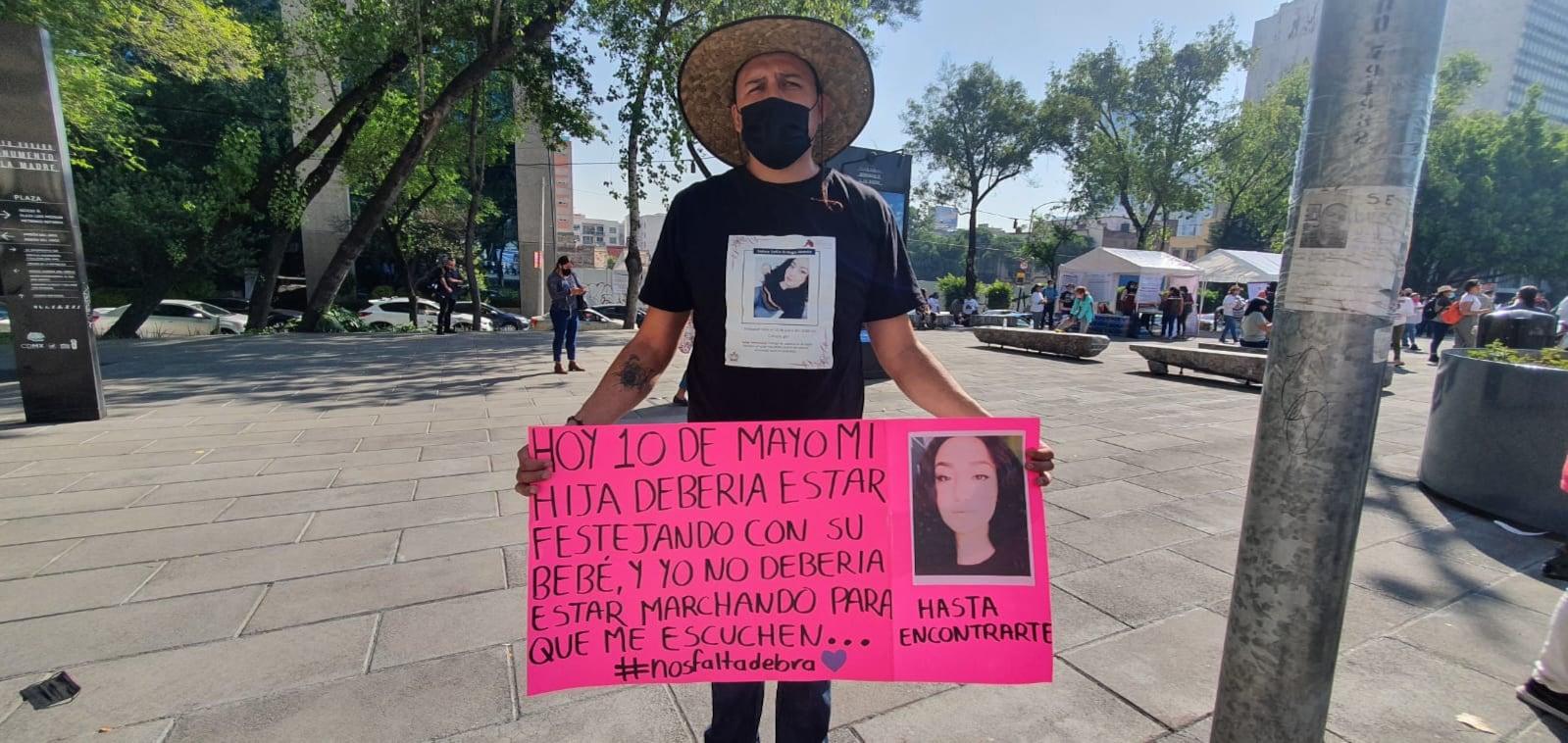 Papá de Debra en la marcha del 10 de mayo en la CDMX