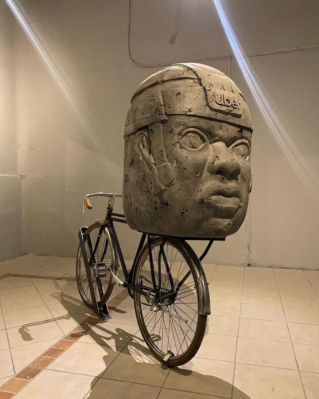 Bicicleta con la mochila de Cabeza Olmeca