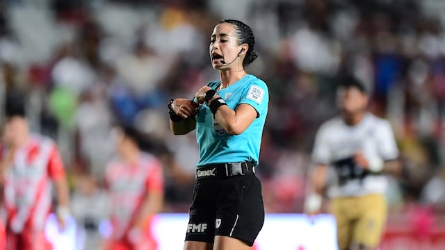 ¡Orgullo mexicano! Katia Itzel García hace historia como árbitra en la Copa Oro 2025