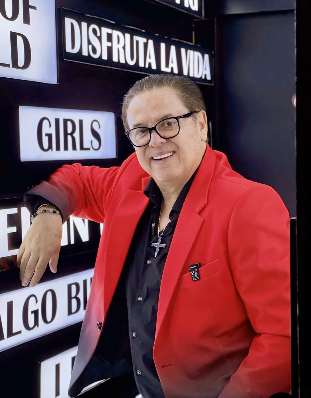 Mario Bezares, conductor.