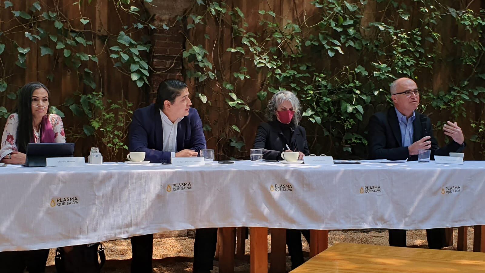 Claudia Moreno, Juan Manuel Cisneros, Mayela García y Francisco Espinosa del grupo Plasma que Salva