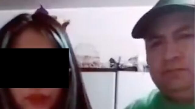 Padre obliga a hija a pedir perdón