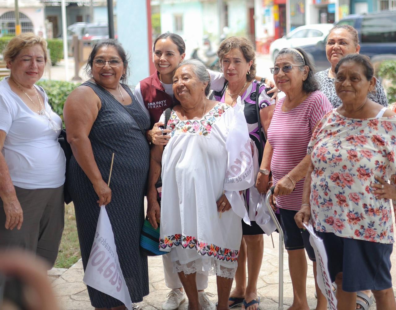 Ana Paty Peralta recorre Cozumel para fortalecer la organización territorial de Morena.