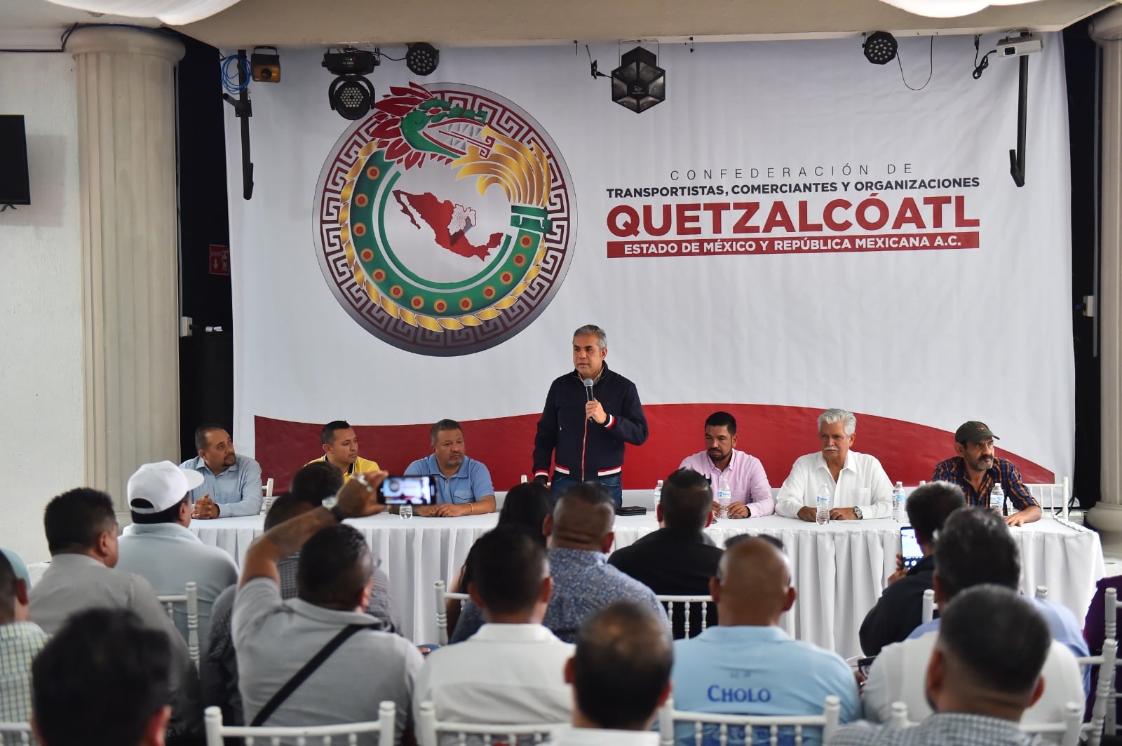Fernando Vilchis toma protesta a "Quetzalcóatl" en Ecatepec