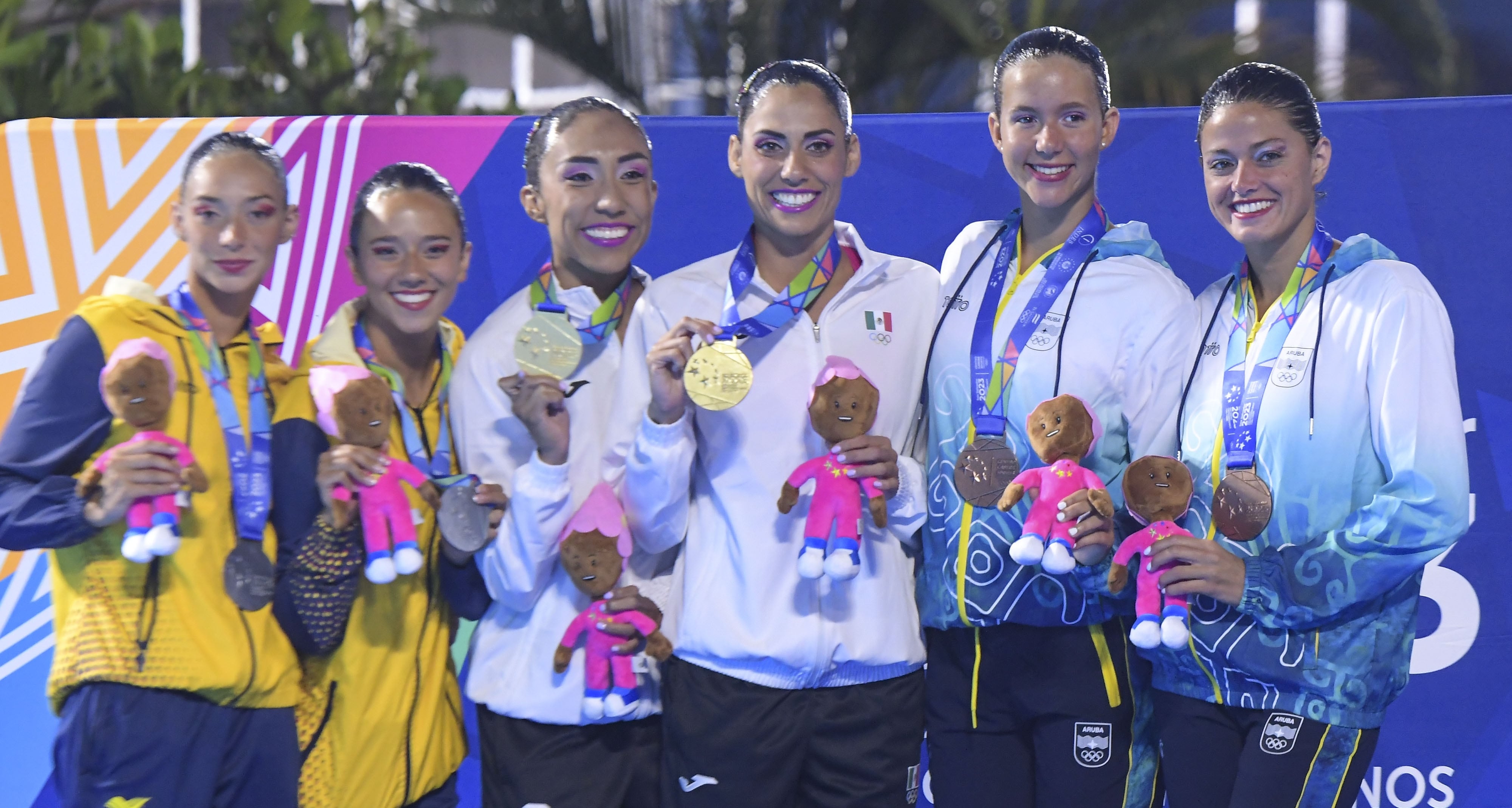 Nuria Diosdado y Joana Jiménez ganaron la medalla de oro en la categoría de Dueto Técnico, en Natación Artística.