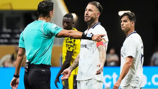 ¿Partido amañado? Revelan que árbitro argentino que pitó el Monterrey vs Borussia Dortmund sería fan de River Plate