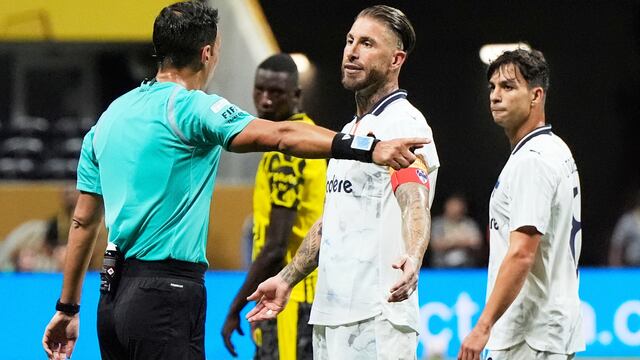 Revelan que árbitro argentino que pitó el Monterrey vs Borussia Dortmund sería fan de River Plate.