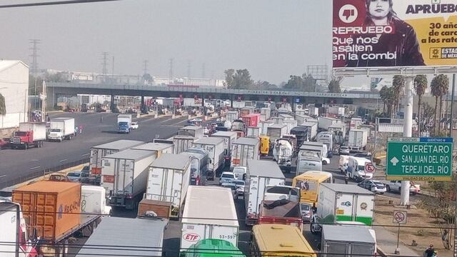 Transportistas bloquean México-Querétaro