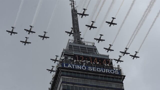Aviones en el desfile