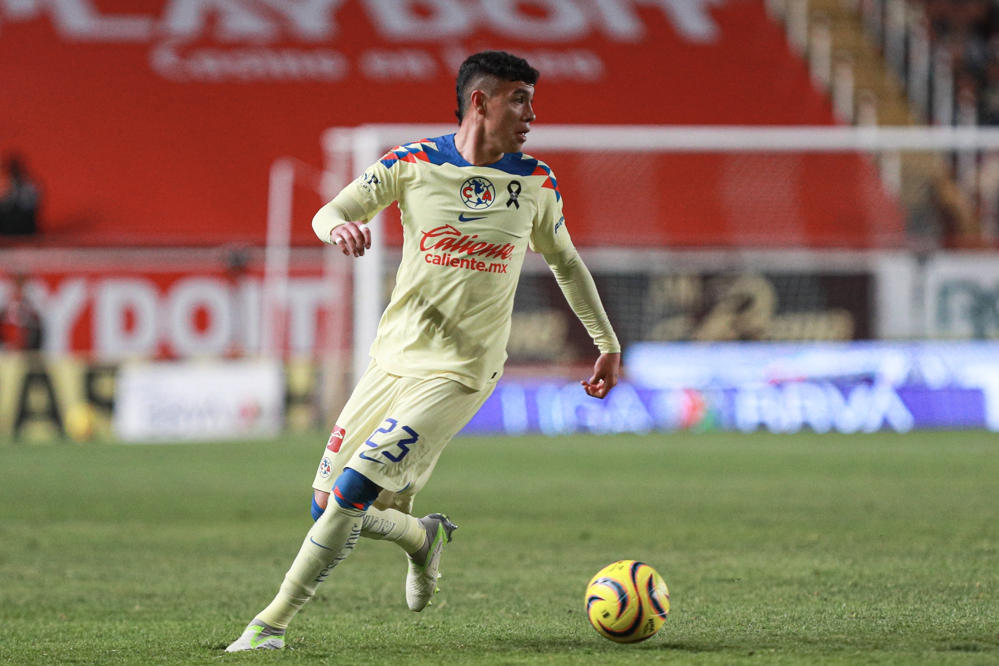Emilio Lara, en un duelo de la Liga MX.