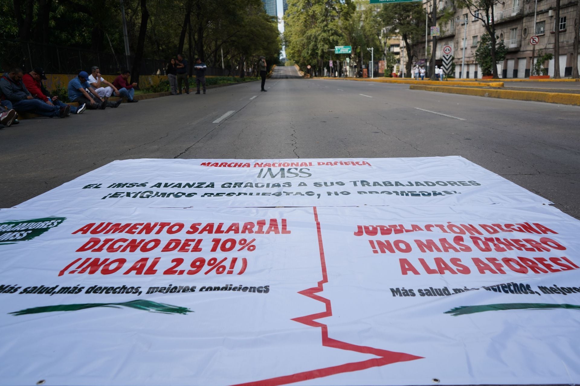 Trabajadores y jubilados del IMSS amenazan con más protestas y plantón el 1 de octubre