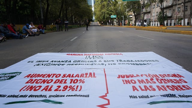 Trabajadores y jubilados del IMSS amenazan con más protestas y plantón el 1 de octubre