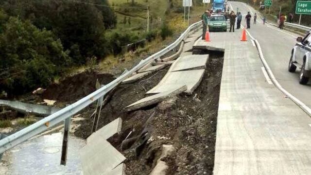 Carretera afectada por sismo en Chile