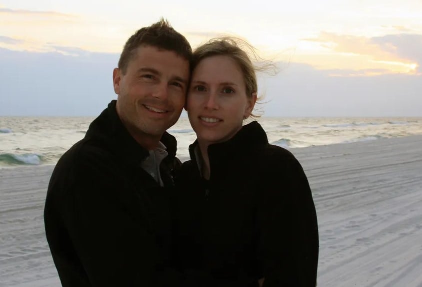 Reid Wiseman junto a su difunta esposa, Carroll Taylor Wiseman.