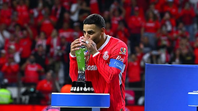 Alexis Vega, en el Top-100 de los mejores futbolistas del mundo; supera a campeones del mundo.