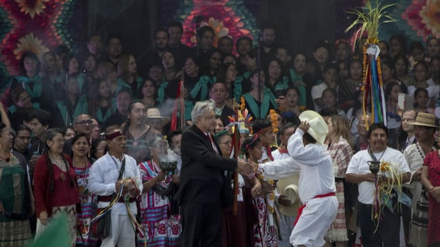 AMLO recibió el 1 de diciembre un bastón de mando