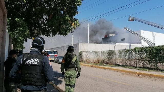 Incendio en bodega de la FGR en Sinaloa