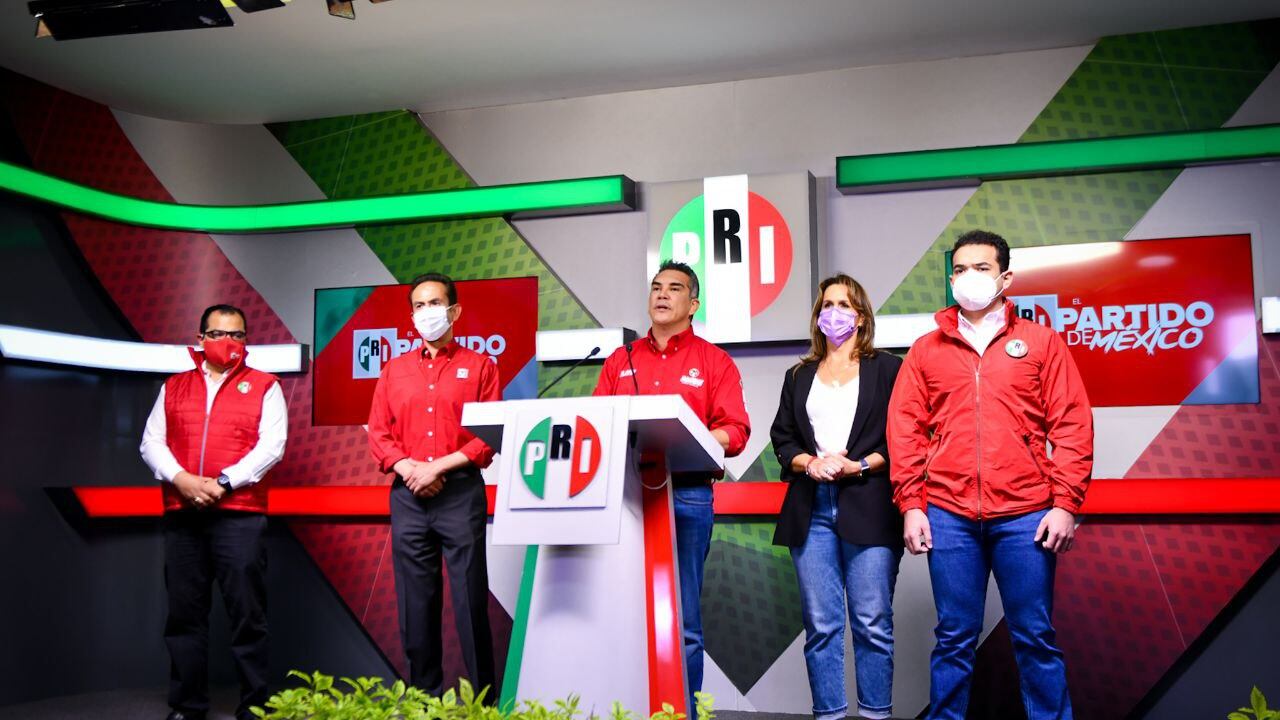 El PRI defiende a Adrián de la Garza