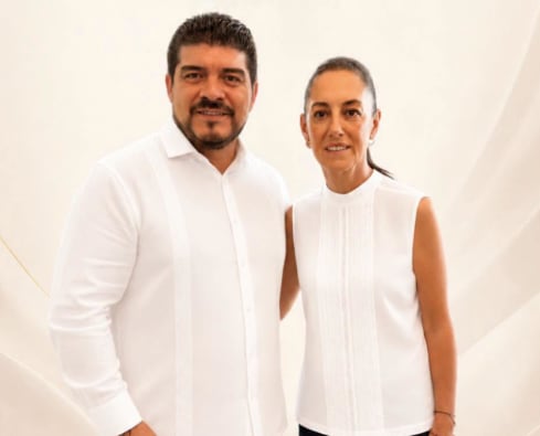 Zenyazen Escobar García junto a Claudia Sheinbaum