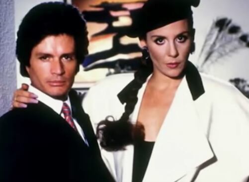 Rebecca Jones y Alejandro Camacho