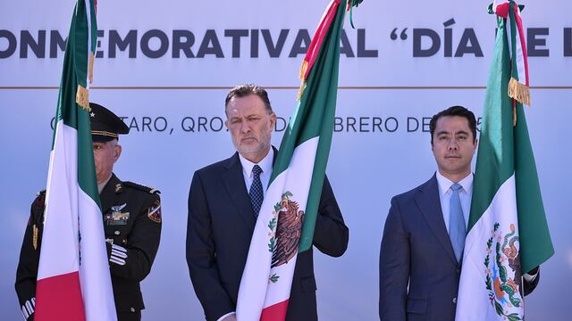 Felifer Macías participa en la conmemoración del Día de la Bandera