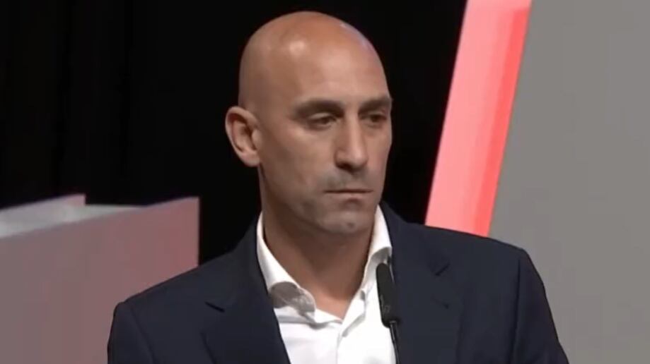 Luis Rubiales dimite como presidente de la Federación Española tras acosar a Jennifer Hermoso