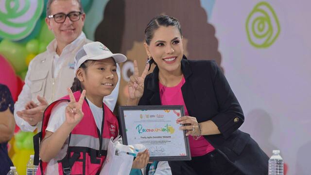 Evelyn Salgado tomó protesta a niños de los Comités de Contralores Infantiles
