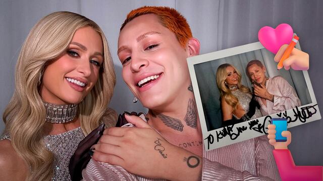 Kunno le muestra a Paris Hilton que se tatuó su firma en la mano.