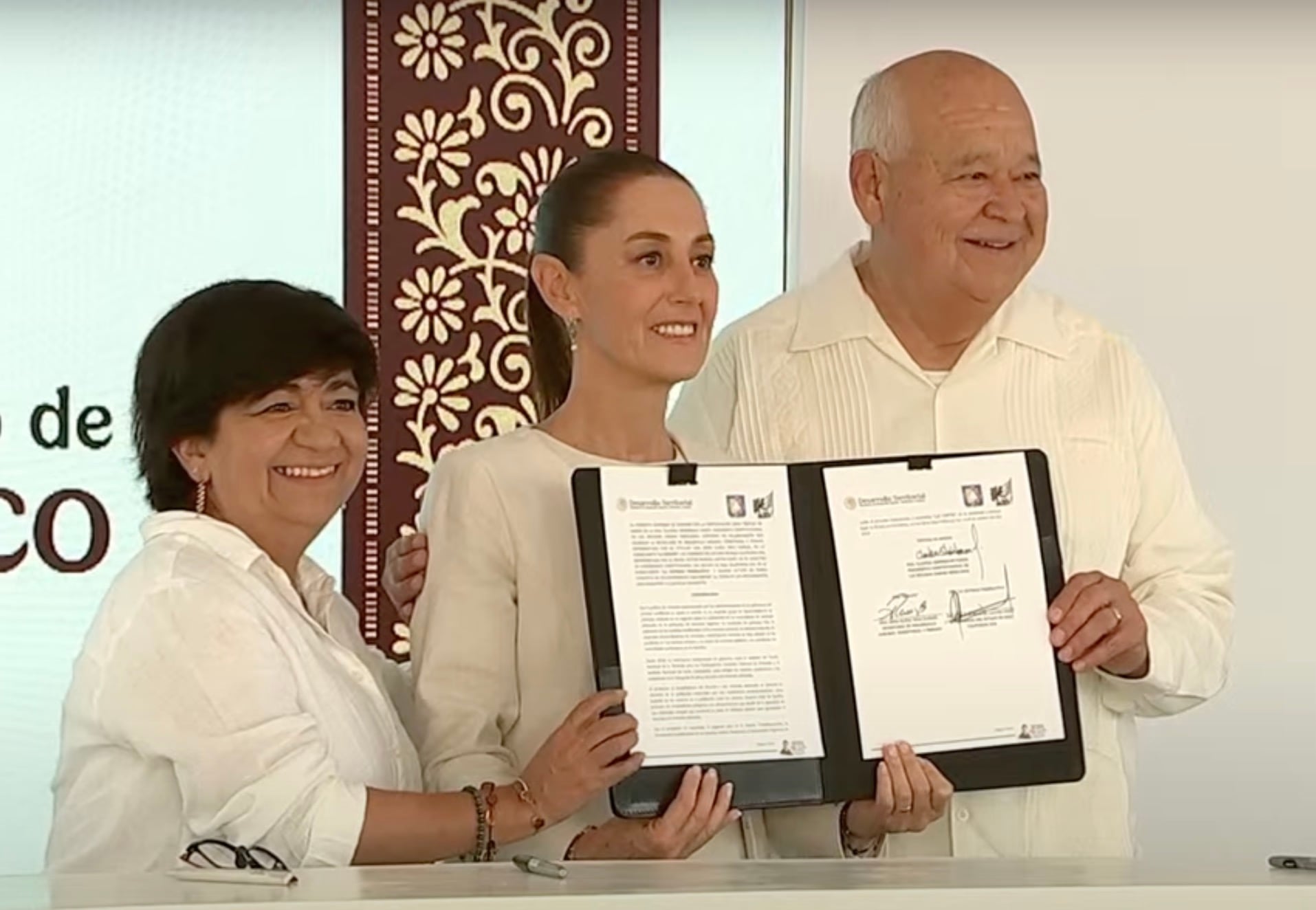 Claudia Sheinbaum firma convenio para llevar a cabo programa de vivienda en Baja California Sur
