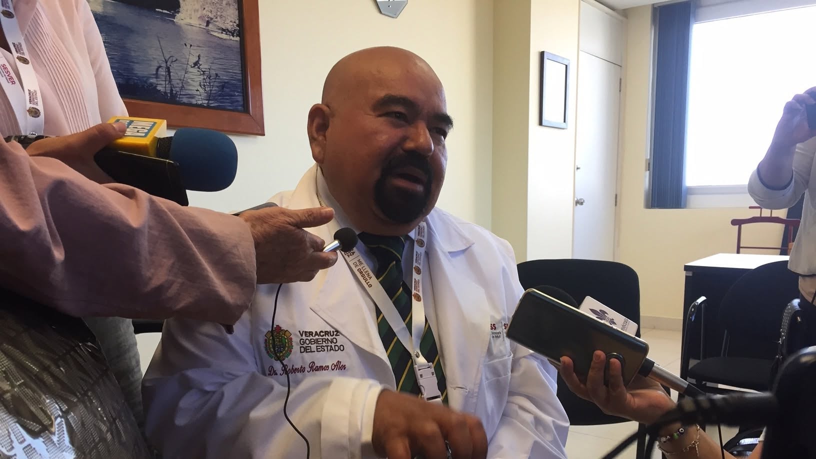 Piden renuncia de Roberto Ramos Alor tras polémica con médicos del IMSS-Bienestar en Veracruz