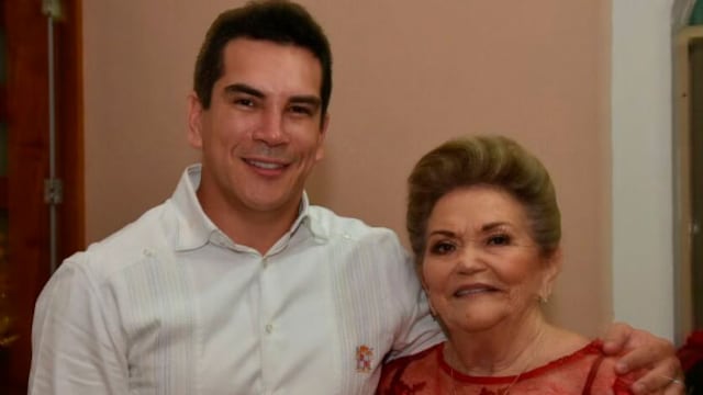 Alejandro Moreno y su mamá, Yolanda cárdenas de Moreno