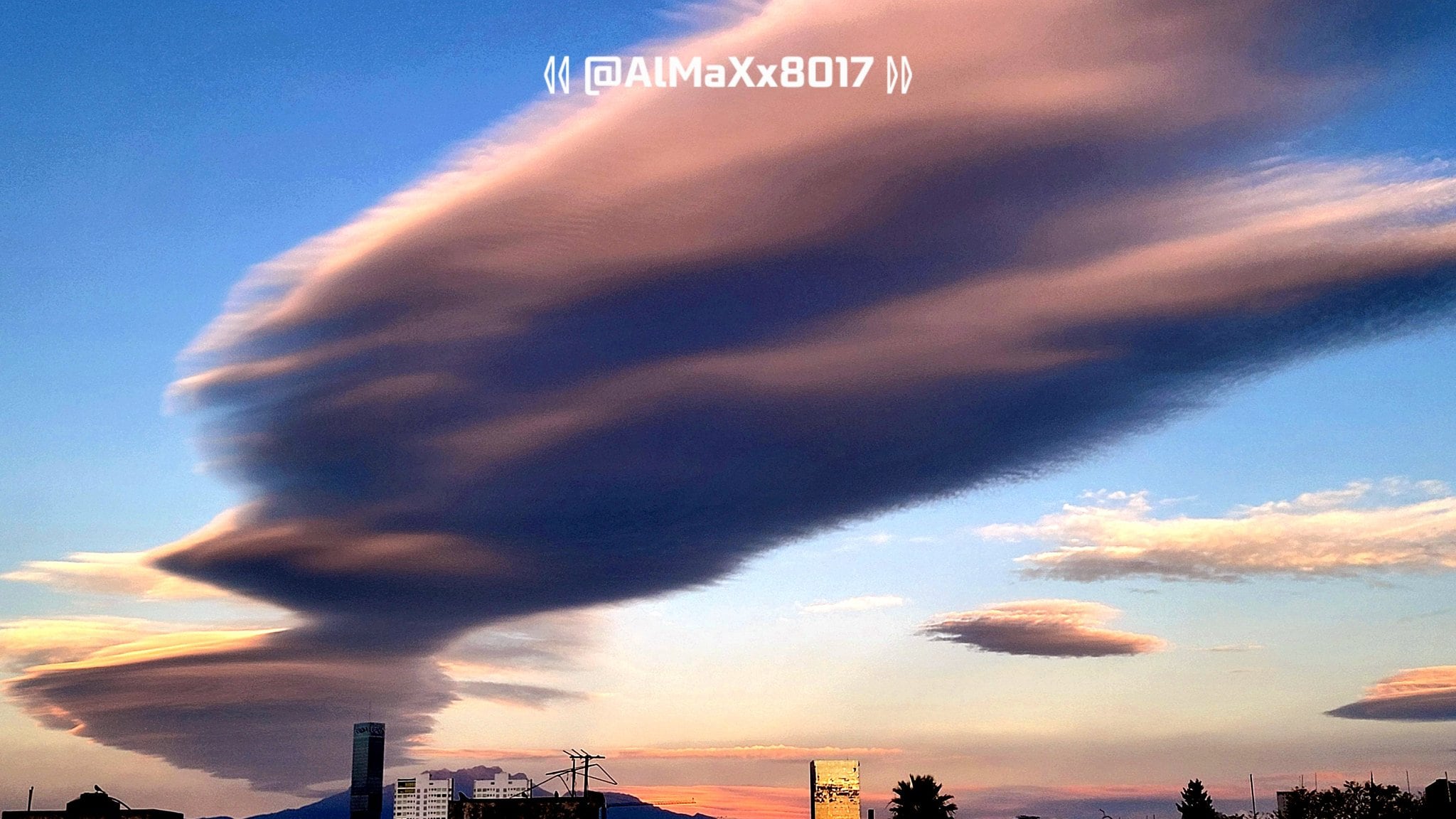Nube lenticular en CDMX
