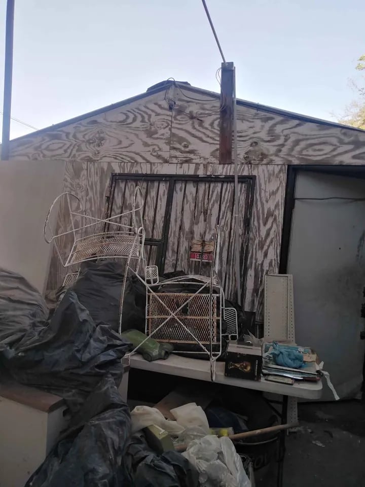 Mujer pone a la vende casa pero no el terreno