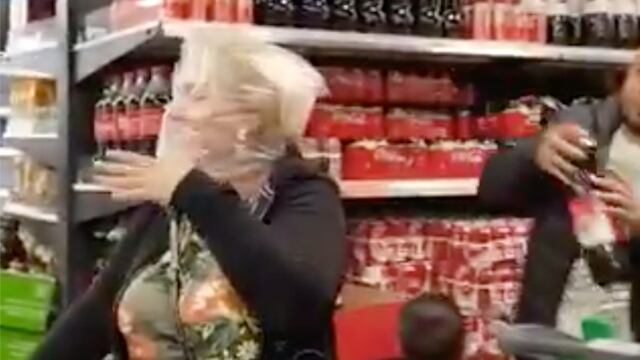 Familia se "protege" del coronavirus