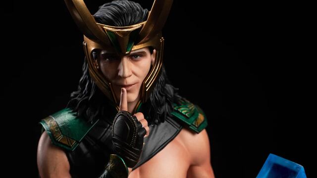 Figura de Loki desnudo