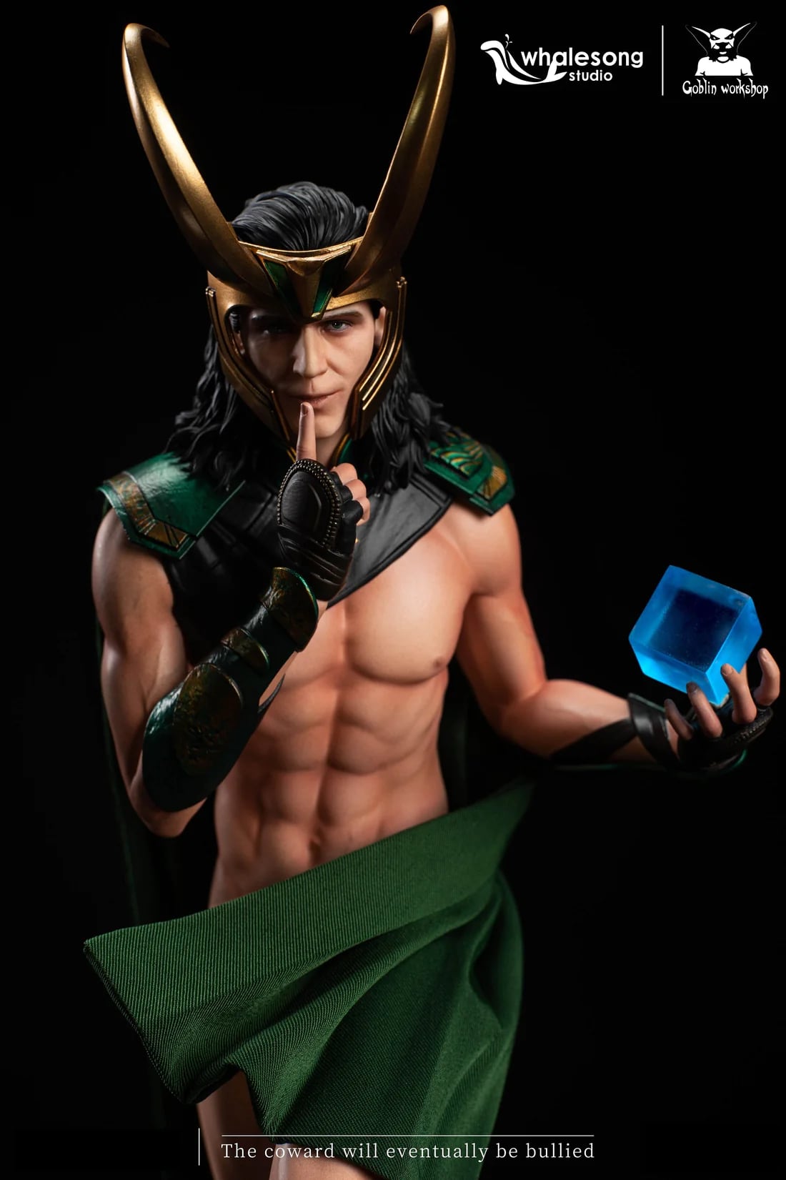 Figura de Loki desnudo