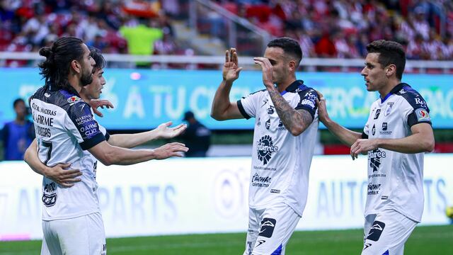 Aldahir Pérez celebra su gol en el Chivas vs Querétaro.