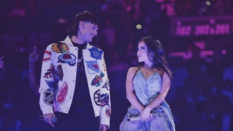 ¿Peso Pluma anda con Becky G? Su reacción a la pregunta lo revela todo
