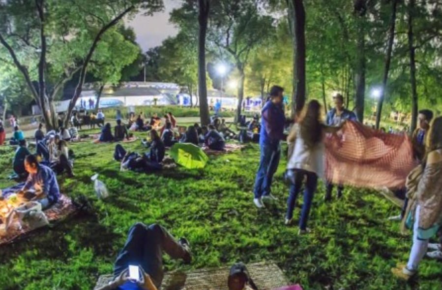Picnic nocturno en el Bosque de Chapultepec